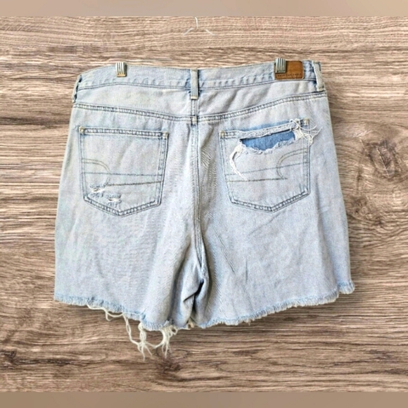 American Eagle Light Wash Blue Denim Distressed Jean Shorts Summer Size 16 - Picture 2 of 12
